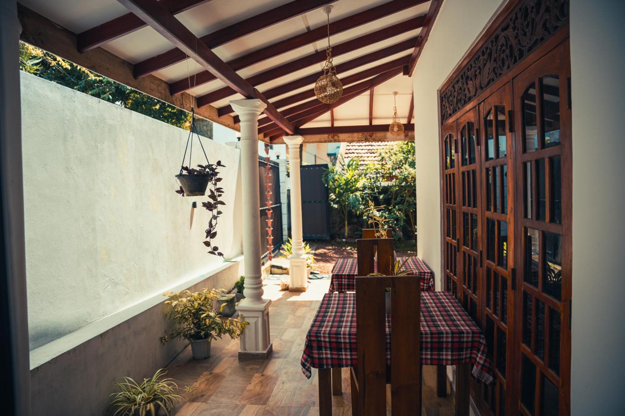 Bisandu Guesthouse Mirissa Exterior foto